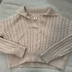 Elegant V-Neck Cable Knit Sweater in Beige